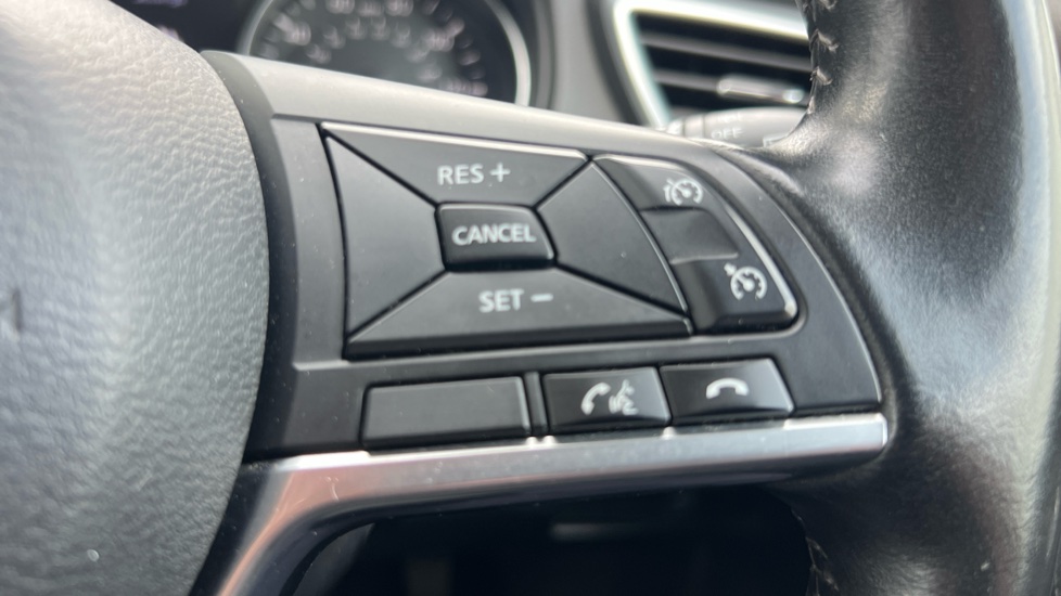 Nissan Qashqai 1.6 DiG-T N-Connecta 5dr Petrol Hatchback - Image 29
