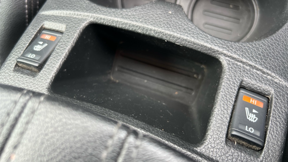 Nissan Qashqai 1.6 DiG-T N-Connecta 5dr Petrol Hatchback - Image 32
