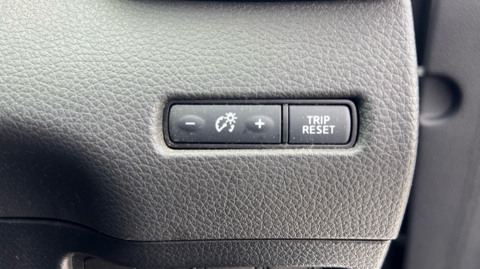 Nissan Qashqai 1.6 DiG-T N-Connecta 5dr Petrol Hatchback - Image 33