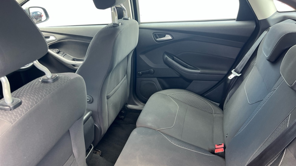 Ford Focus 1.5 TDCi 120 Zetec 5dr Diesel Estate - Image 16