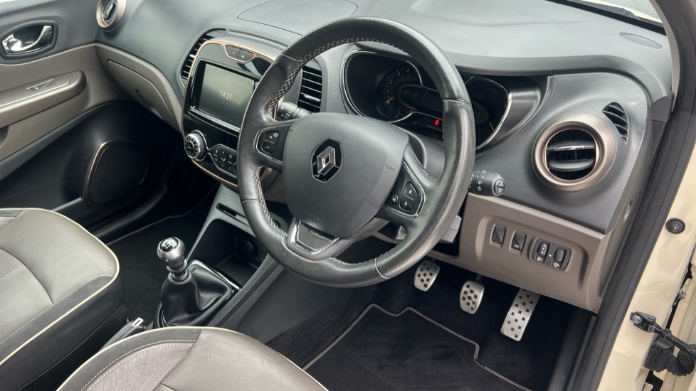 Renault Captur 1.5 dCi 110 Iconic Nav 5dr Diesel Hatchback - Image 11