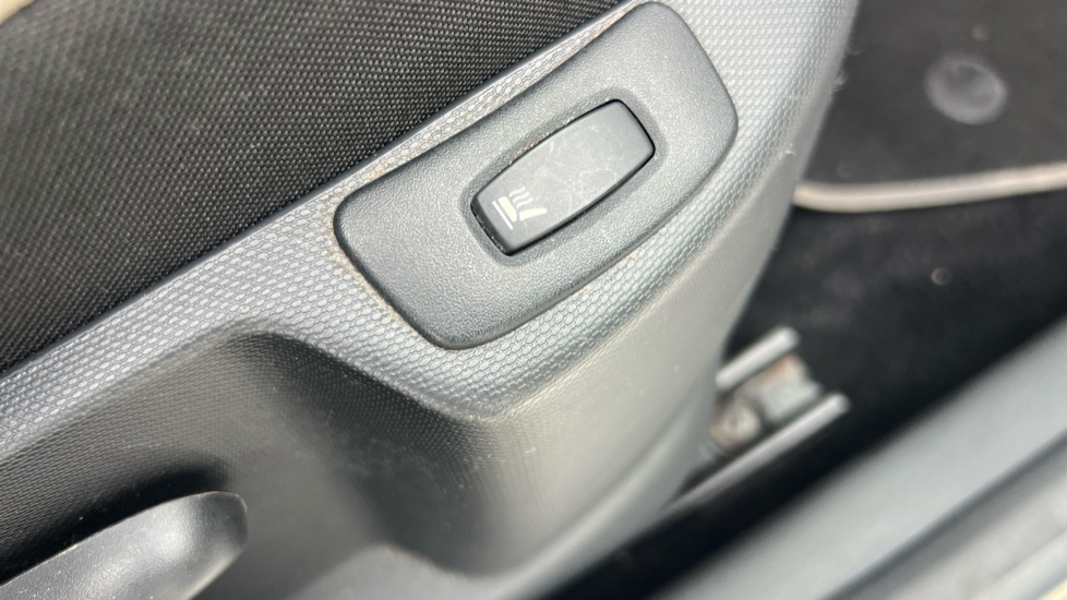 Renault Captur 1.5 dCi 110 Iconic Nav 5dr Diesel Hatchback - Image 39