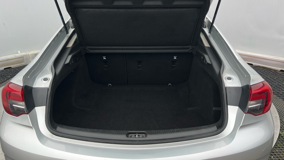 Vauxhall Insignia 1.5T SRi 5dr Petrol Hatchback - Image 4