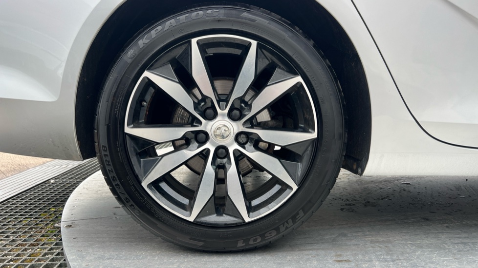Vauxhall Insignia 1.5T SRi 5dr Petrol Hatchback - Image 7