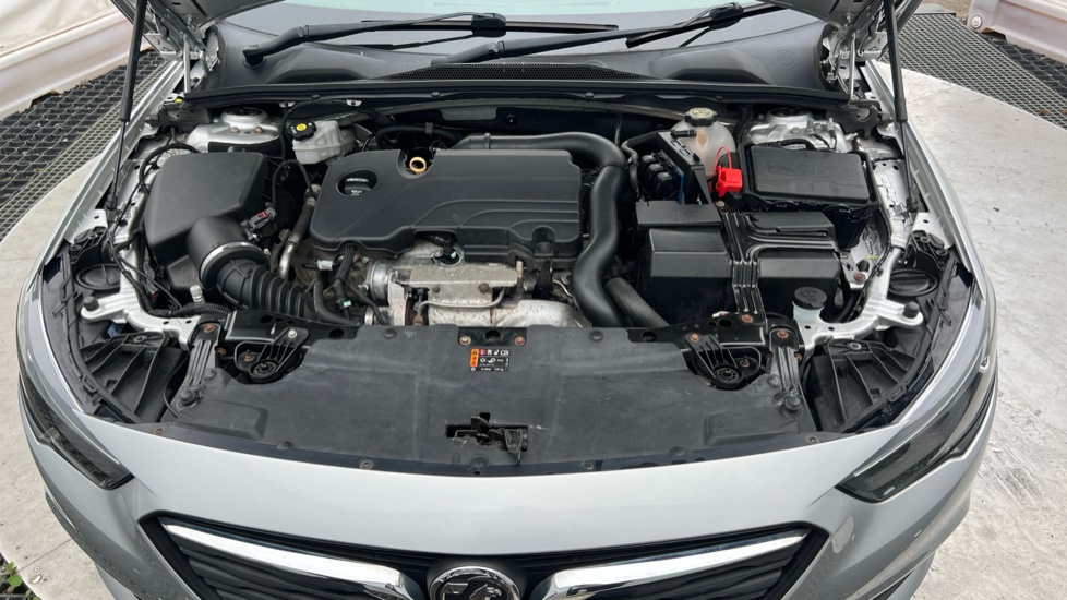 Vauxhall Insignia 1.5T SRi 5dr Petrol Hatchback - Image 8