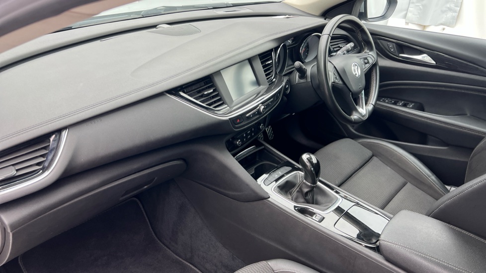 Vauxhall Insignia 1.5T SRi 5dr Petrol Hatchback - Image 9