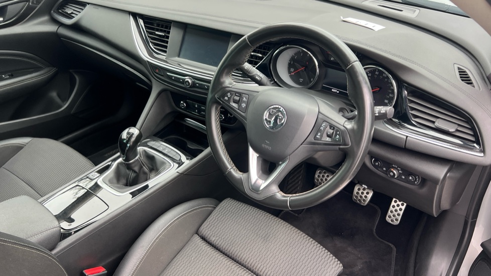 Vauxhall Insignia 1.5T SRi 5dr Petrol Hatchback - Image 11