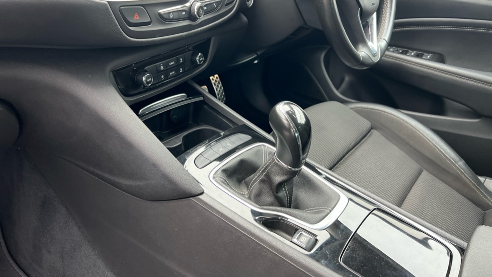 Vauxhall Insignia 1.5T SRi 5dr Petrol Hatchback - Image 13