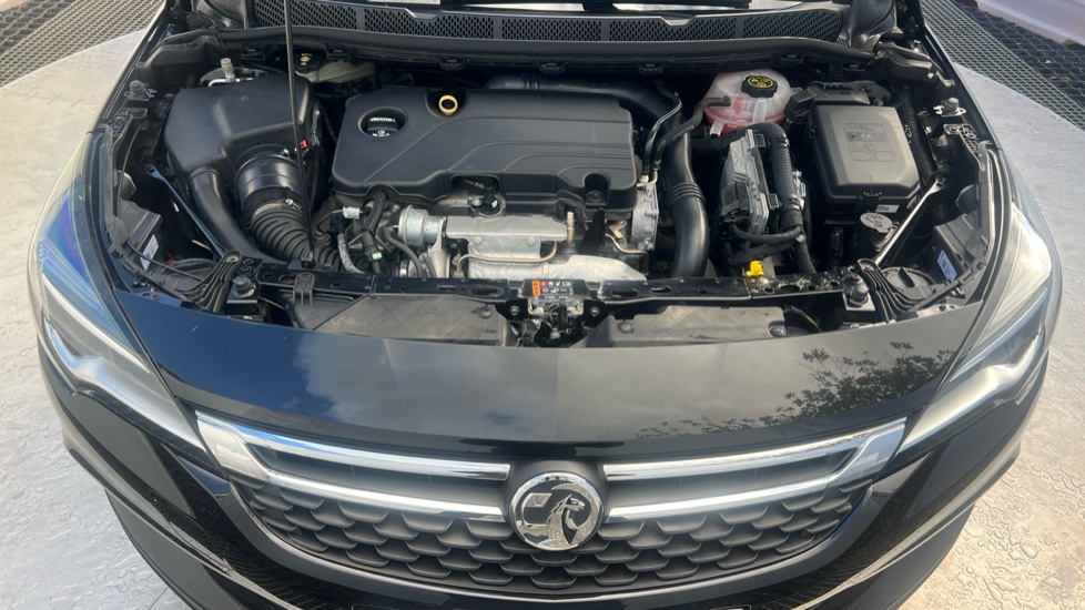 Vauxhall Astra 1.4T 16V 150 SRi 5dr Petrol Hatchback - Image 8