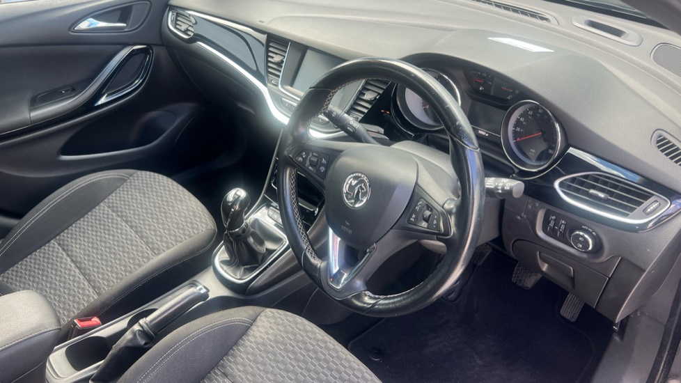 Vauxhall Astra 1.4T 16V 150 SRi 5dr Petrol Hatchback - Image 11