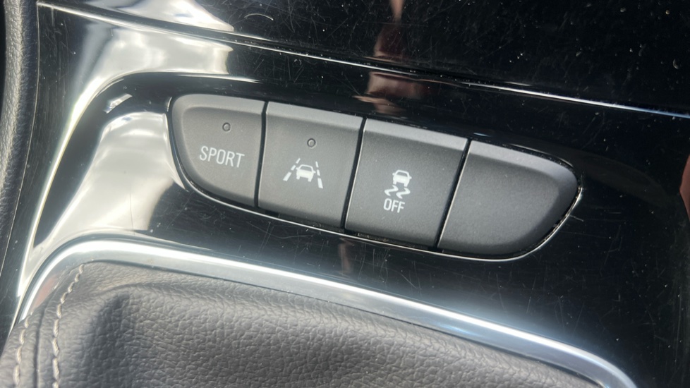 Vauxhall Astra 1.4T 16V 150 SRi 5dr Petrol Hatchback - Image 25