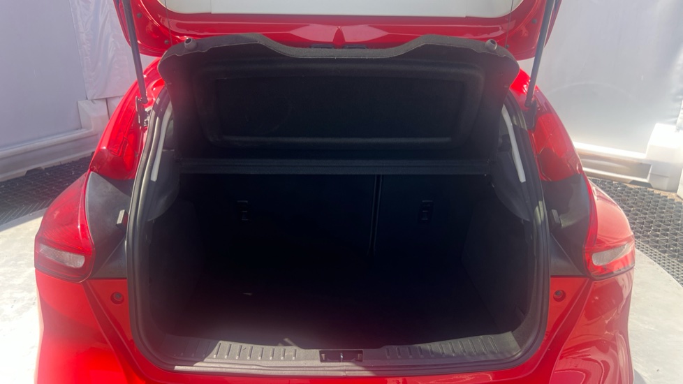 Ford Focus 1.0 EcoBoost Zetec Edition 5dr Petrol Hatchback - Image 4