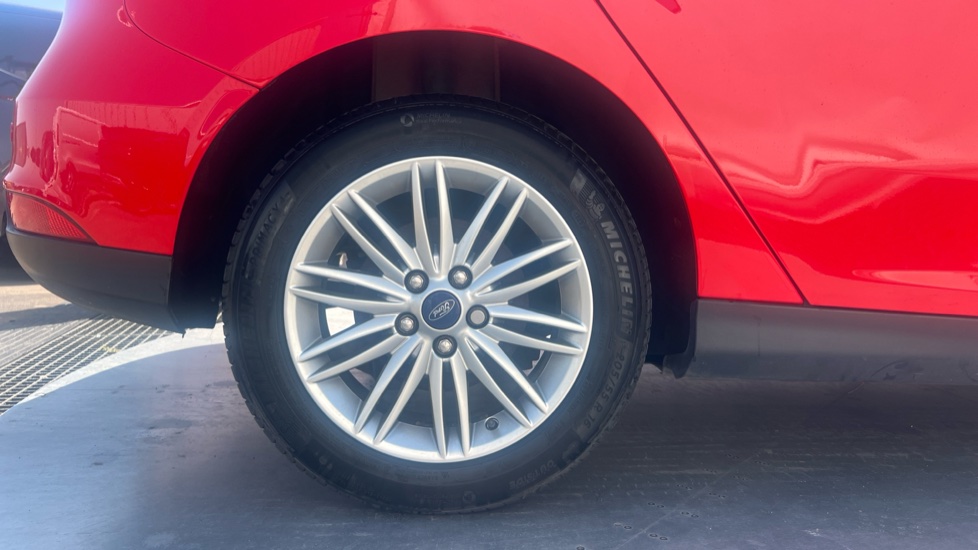 Ford Focus 1.0 EcoBoost Zetec Edition 5dr Petrol Hatchback - Image 7