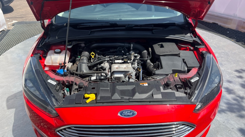 Ford Focus 1.0 EcoBoost Zetec Edition 5dr Petrol Hatchback - Image 8