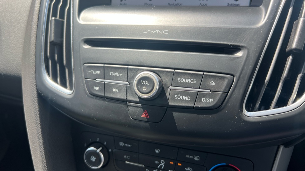 Ford Focus 1.0 EcoBoost Zetec Edition 5dr Petrol Hatchback - Image 27