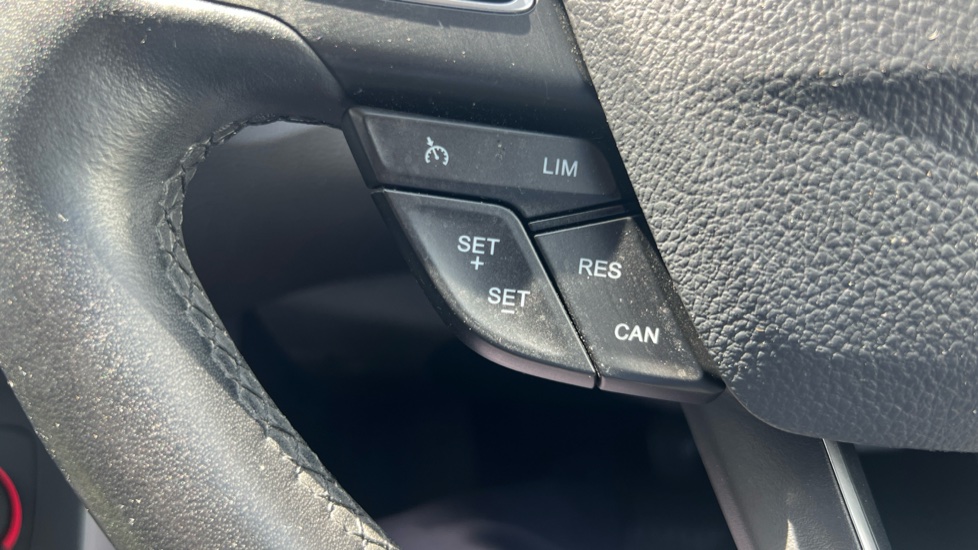 Ford Focus 1.0 EcoBoost Zetec Edition 5dr Petrol Hatchback - Image 33