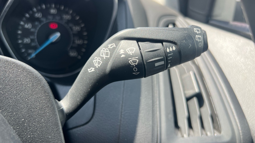Ford Focus 1.0 EcoBoost Zetec Edition 5dr Petrol Hatchback - Image 36