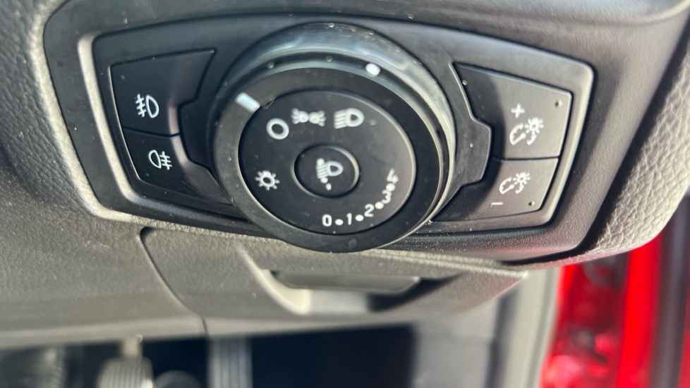 Ford Focus 1.0 EcoBoost Zetec Edition 5dr Petrol Hatchback - Image 37