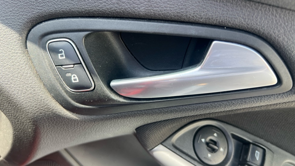 Ford Focus 1.0 EcoBoost Zetec Edition 5dr Petrol Hatchback - Image 38