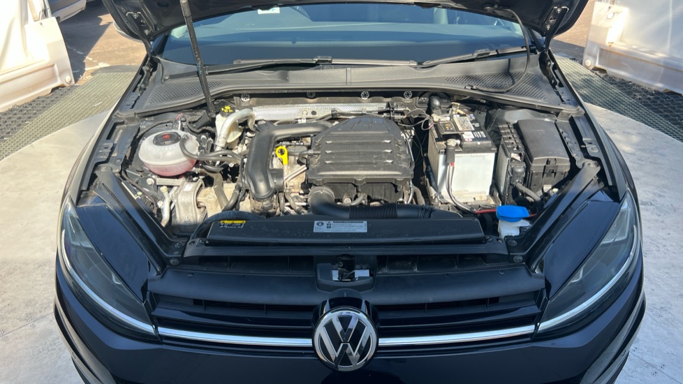 Volkswagen Golf 1.6 TDI SE [Nav] 5dr DSG Diesel Hatchback - Image 8
