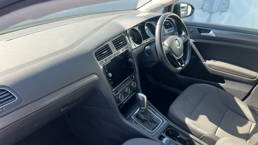 Volkswagen Golf 1.6 TDI SE [Nav] 5dr DSG Diesel Hatchback - Image 9