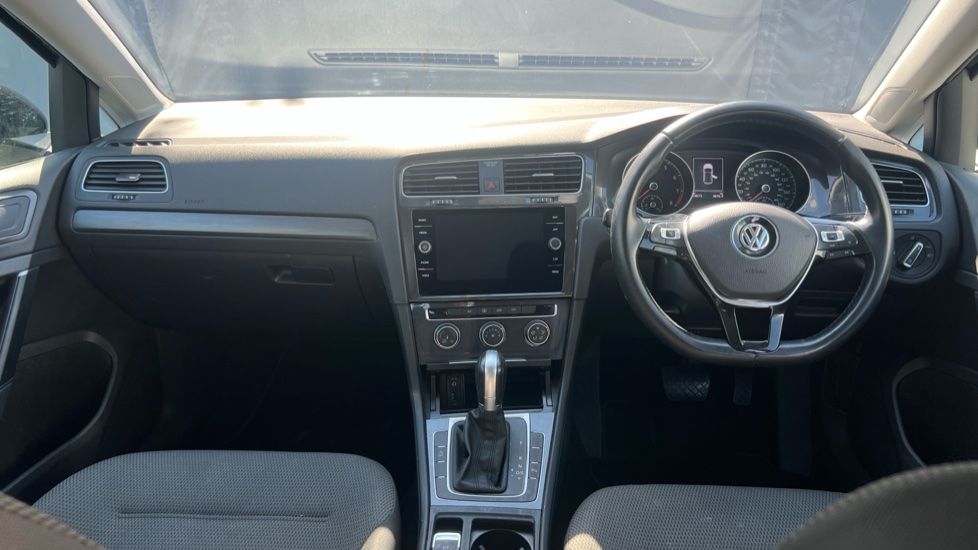 Volkswagen Golf 1.6 TDI SE [Nav] 5dr DSG Diesel Hatchback - Image 10