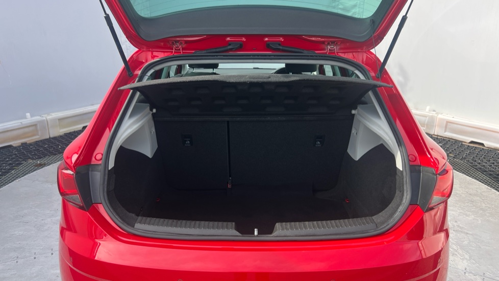 SEAT Leon 1.2 TSI SE Dynamic Technology 5dr Petrol Hatchback - Image 4