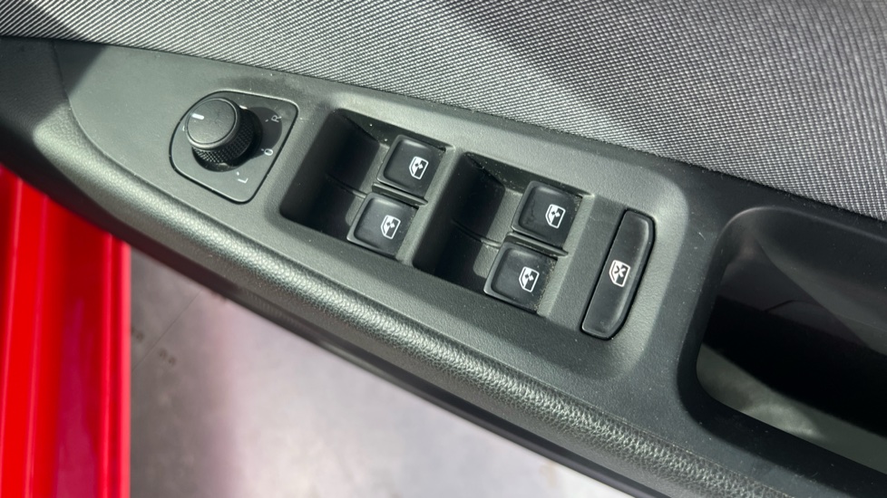 SEAT Leon 1.2 TSI SE Dynamic Technology 5dr Petrol Hatchback - Image 38