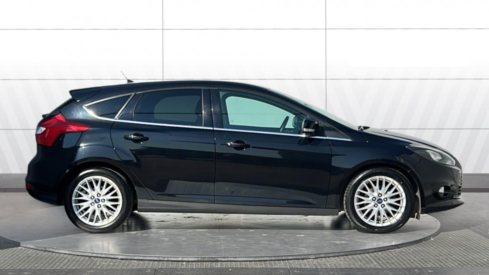 Ford Focus 1.0 125 EcoBoost Zetec Navigator 5dr Petrol Hatchback - Image 5