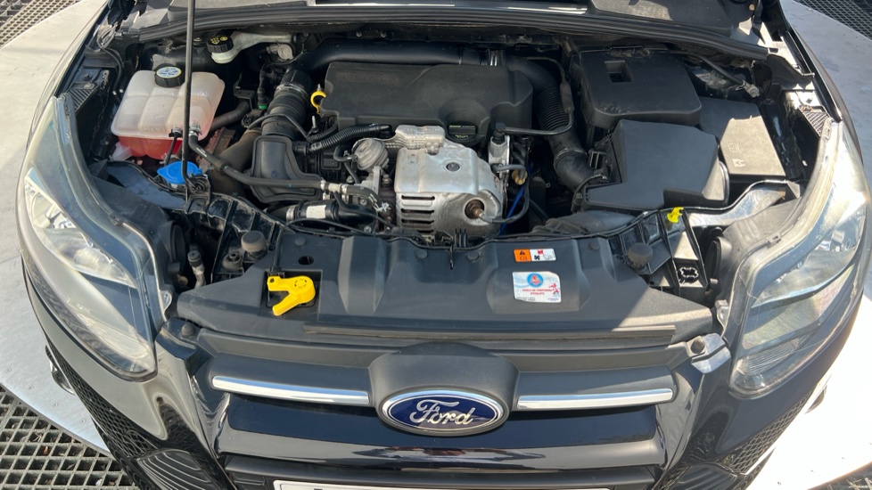 Ford Focus 1.0 125 EcoBoost Zetec Navigator 5dr Petrol Hatchback - Image 8