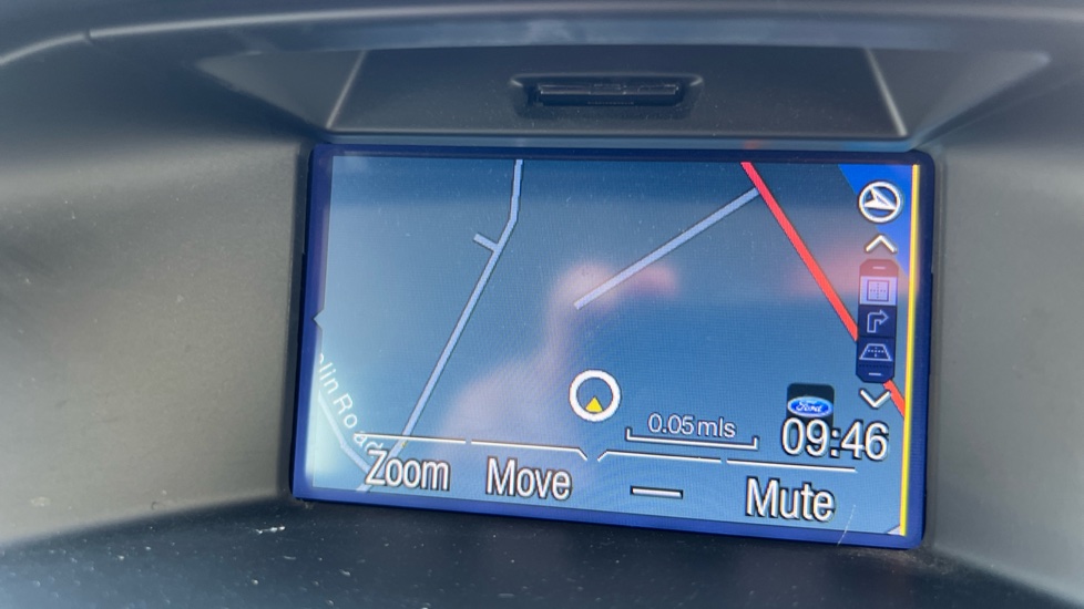 Ford Focus 1.0 125 EcoBoost Zetec Navigator 5dr Petrol Hatchback - Image 12