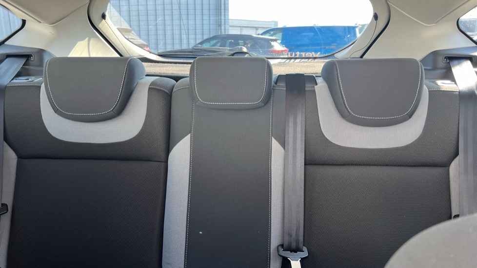 Ford Focus 1.0 125 EcoBoost Zetec Navigator 5dr Petrol Hatchback - Image 15