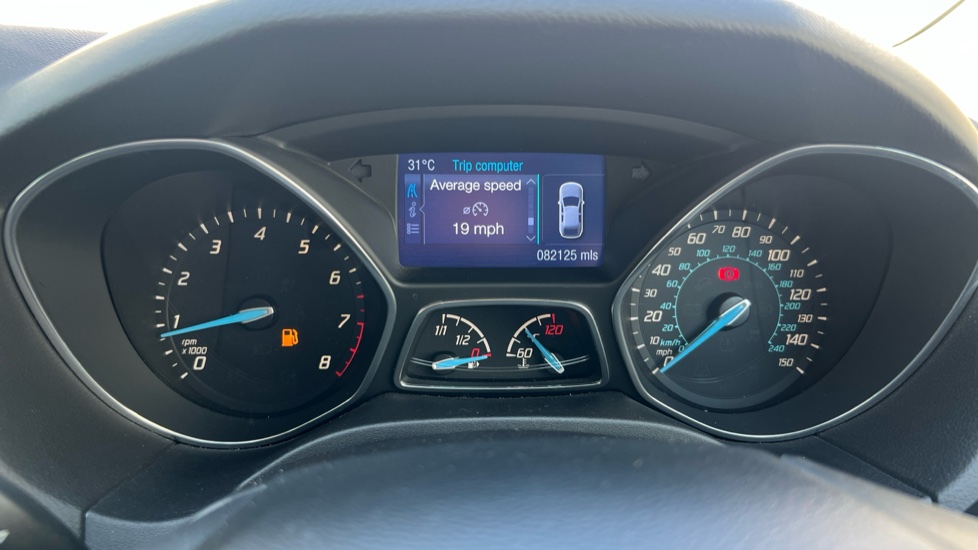 Ford Focus 1.0 125 EcoBoost Zetec Navigator 5dr Petrol Hatchback - Image 18