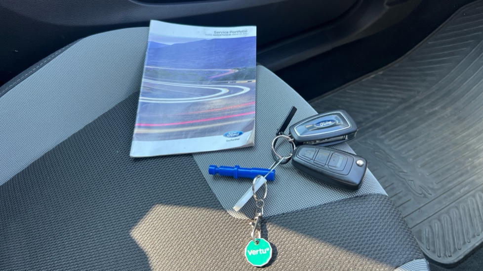 Ford Focus 1.0 125 EcoBoost Zetec Navigator 5dr Petrol Hatchback - Image 19