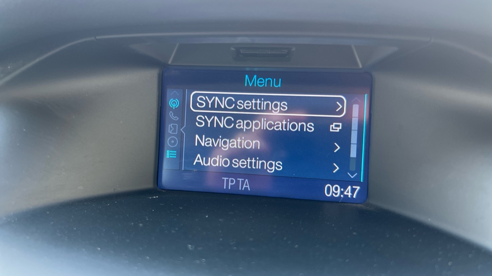 Ford Focus 1.0 125 EcoBoost Zetec Navigator 5dr Petrol Hatchback - Image 22