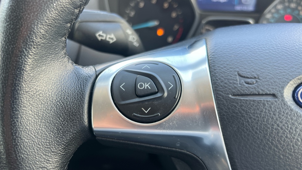 Ford Focus 1.0 125 EcoBoost Zetec Navigator 5dr Petrol Hatchback - Image 28