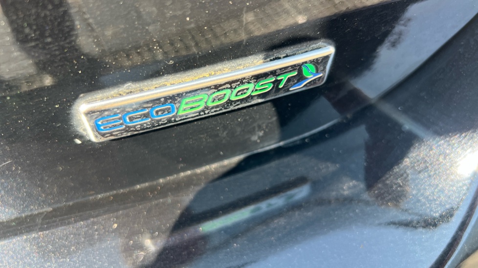 Ford Focus 1.0 125 EcoBoost Zetec Navigator 5dr Petrol Hatchback - Image 35