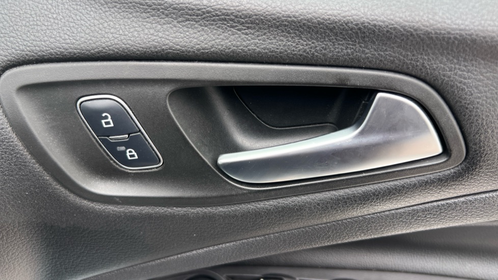 Ford Kuga 1.5 EcoBoost ST-Line 5dr 2WD Petrol Estate - Image 38