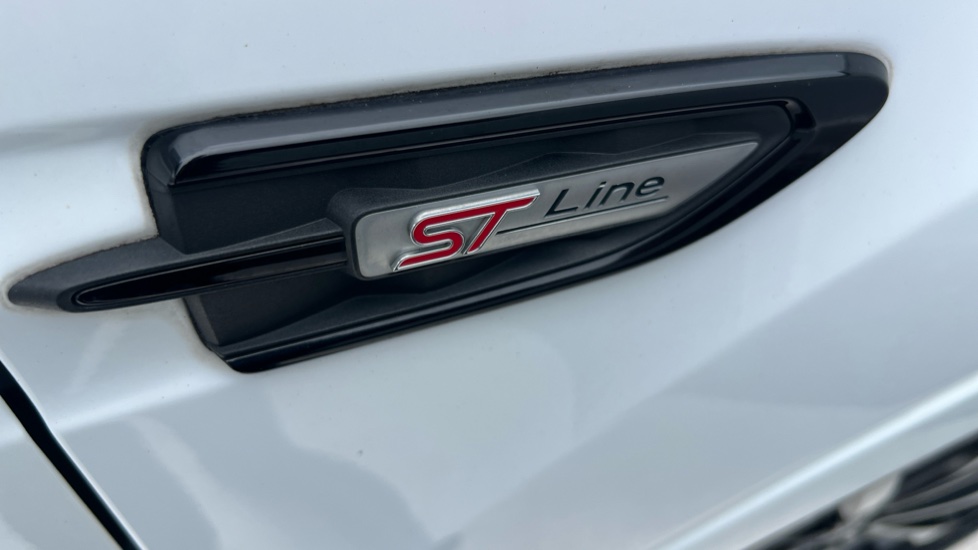 Ford Kuga 1.5 EcoBoost ST-Line 5dr 2WD Petrol Estate - Image 41