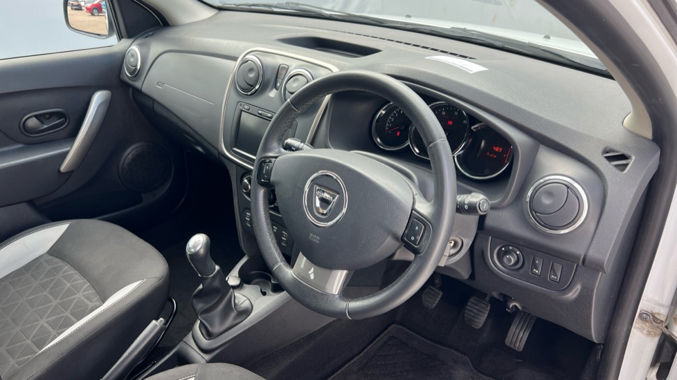 Dacia Sandero Stepway 0.9 TCe Laureate 5dr Petrol Hatchback - Image 11