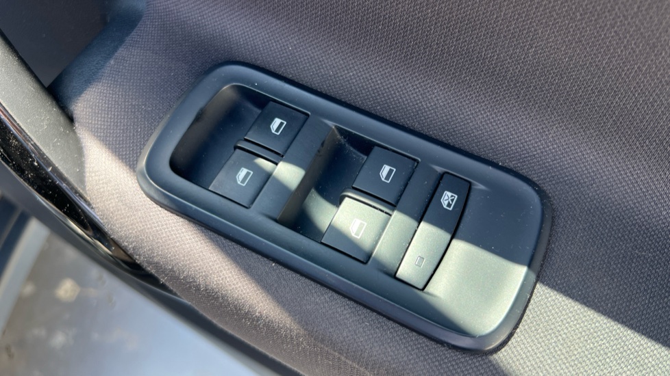 MG GS 1.5 TGI Excite 5dr Petrol Hatchback - Image 36
