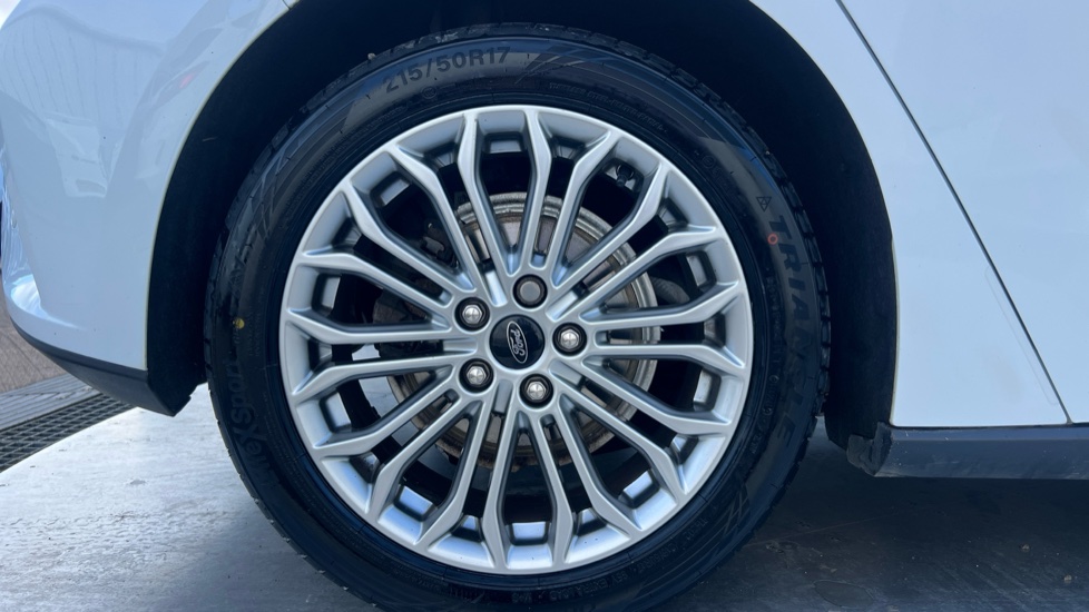 Ford Focus 1.0 EcoBoost 125 Titanium X 5dr Petrol Hatchback - Image 7