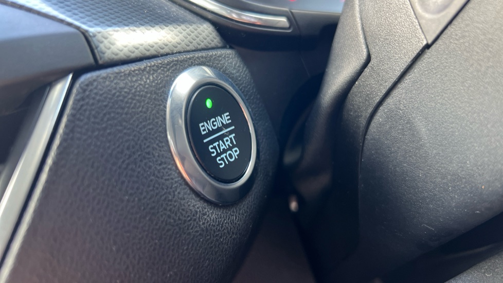 Ford Focus 1.0 EcoBoost 125 Titanium X 5dr Petrol Hatchback - Image 25