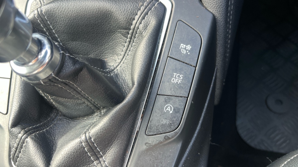 Ford Focus 1.0 EcoBoost 125 Titanium X 5dr Petrol Hatchback - Image 31
