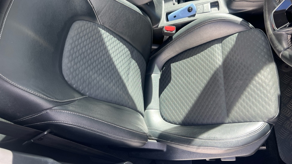 Ford Focus 1.0 EcoBoost 125 Titanium X 5dr Petrol Hatchback - Image 35