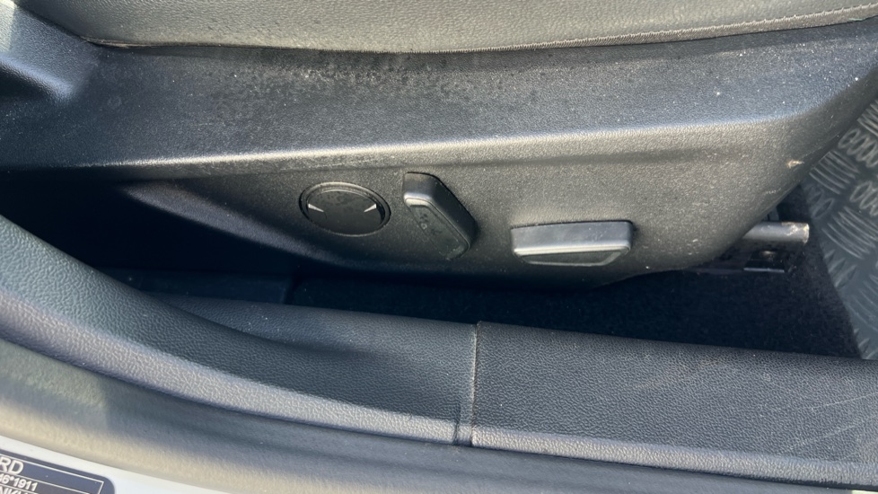 Ford Focus 1.0 EcoBoost 125 Titanium X 5dr Petrol Hatchback - Image 36