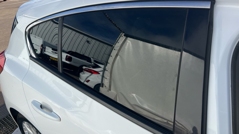Ford Focus 1.0 EcoBoost 125 Titanium X 5dr Petrol Hatchback - Image 37