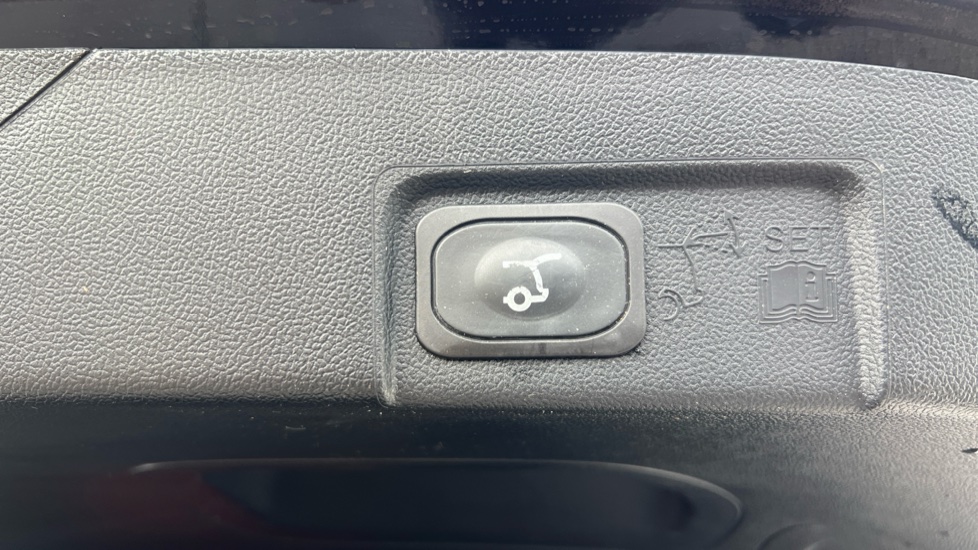 Ford Puma 1.0 EcoBoost Hybrid mHEV ST-Line X 5dr Petrol Hatchback - Image 37