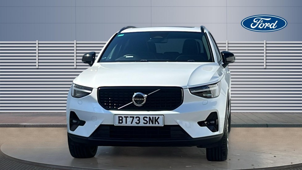 Volvo XC40 2.0 B4P Ultimate Dark 5dr Auto Petrol Estate - Image 3