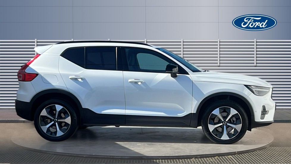 Volvo XC40 2.0 B4P Ultimate Dark 5dr Auto Petrol Estate - Image 5
